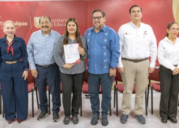 Reconoce SET derechos laborales con entrega de 44 nombramientos a trabajadores de la educación