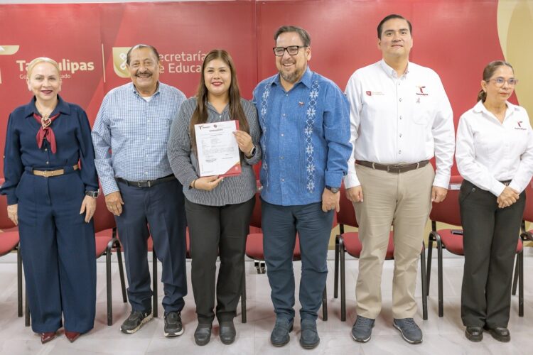 Reconoce SET derechos laborales con entrega de 44 nombramientos a trabajadores de la educación