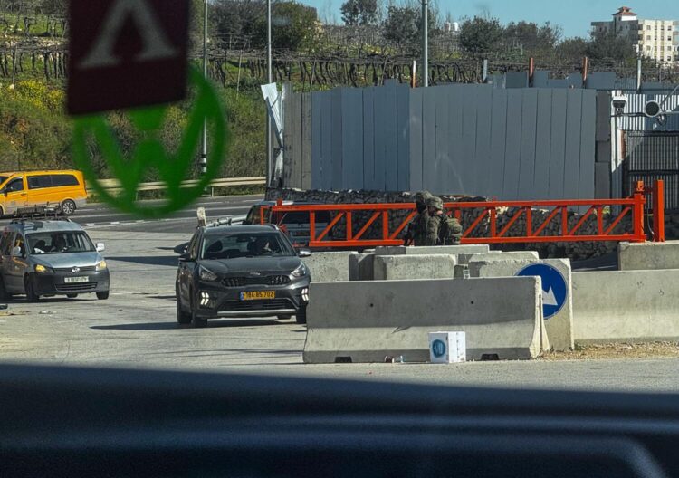 Hebrón: 250 familias palestinas desplazadas por operativo israelí