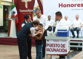 Arranca gobernador campaña de vacunación