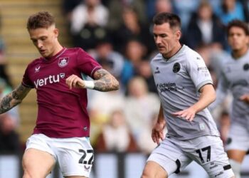 Errores defensivos condenan al Burnley ante los Wolves