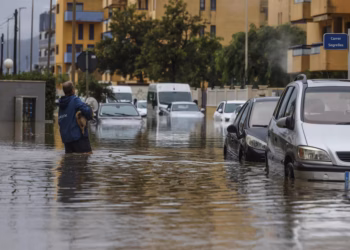 Lluvias torrenciales azotan Valencia y obligan a miles a evacuar