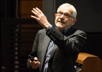 Francis Halzen gana el Nobel por cazar neutrinos