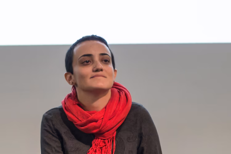 Egipto cierra Mada Masr y detiene a Lina Attalah
