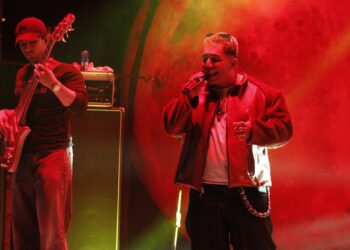 Eslabón Armado conquista León con su emotivo Nocturno Tour