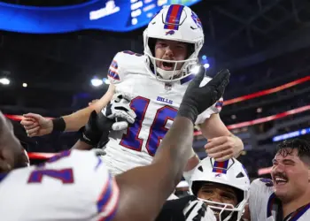 Bills vencen a Rams 37-34 en un dramático tiempo extra