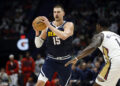 Nuggets vencen a Pelicans 104-91 con triple-doble de Jokić
