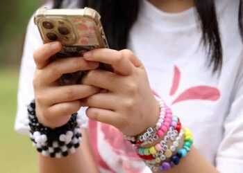 Atacan con decreto consumo de violencia en redes sociales
