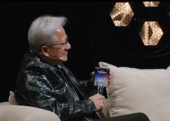 Jensen Huang utiliza Galaxy Z Fold 8 en el All-In Summit
