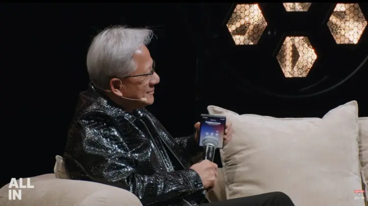 Jensen Huang utiliza Galaxy Z Fold 8 en el All-In Summit