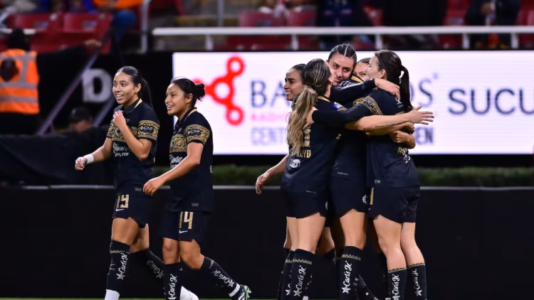 Carolina Jaramillo brilla en goleada de Chivas ante Necaxa