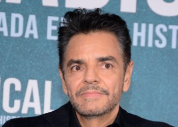 Eugenio Derbez defiende el voto latino en conferencia en Los Ángeles
