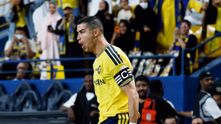 Cristiano Ronaldo marca hat-trick en triunfo de Al Nassr