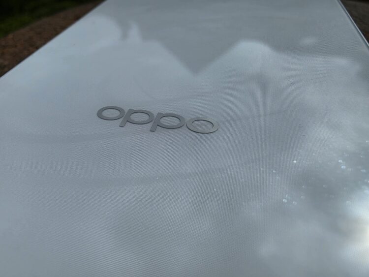 Oppo desarrolla un smartphone ancho con pantalla 16:9