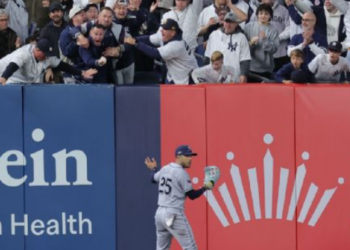 Rays eliminan a Yankees tras polémica interferencia