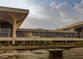 Arabia Saudí confirma dos fallecidos tras ataque a aeropuerto