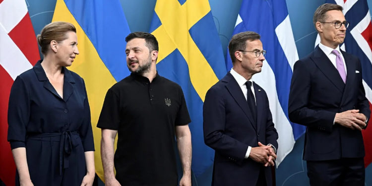 Finlandia y Noruega hablan con Putin por Ucrania