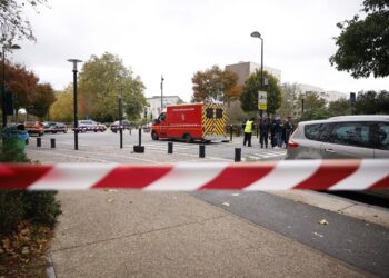 Tiroteos cerca de París dejan un muerto y cinco heridos