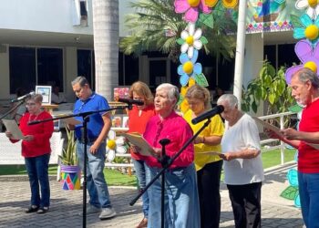 Acusan de maltrato a instructor de canto en Casa del Adulto Mayor