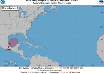 Disturbio tropical aumenta riesgo de lluvias