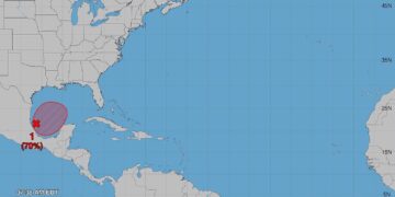 Disturbio tropical aumenta riesgo de lluvias