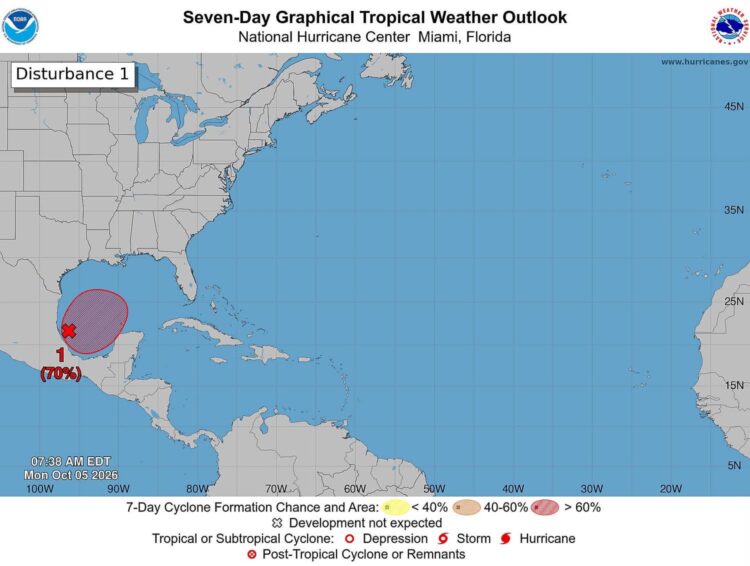 Disturbio tropical aumenta riesgo de lluvias