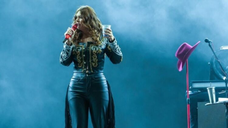 Yuridia deslumbra en la Feria de Purísima del Rincón con sus éxitos