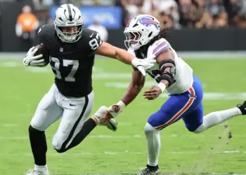 Bills vencen 33-30 a Raiders en un cierre dramático