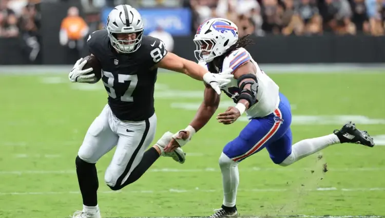 Bills vencen 33-30 a Raiders en un cierre dramático