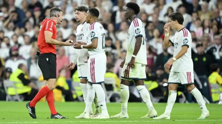 Vinícius pasa del gol a la expulsión en minutos