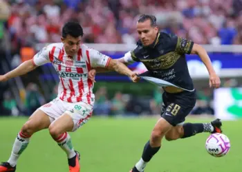 Chivas rompe su mala racha y derrota al Necaxa
