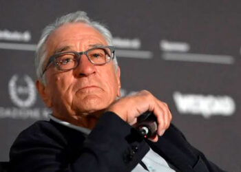 De Niro llama 'cobarde' a Trump en acto en Nueva York