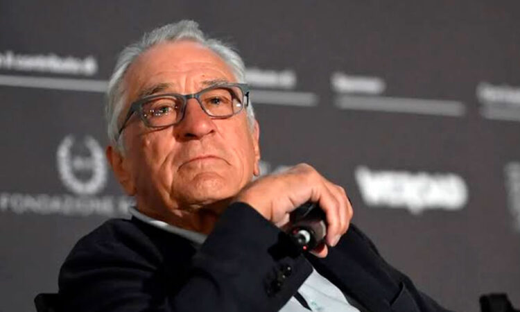 De Niro llama 'cobarde' a Trump en acto en Nueva York