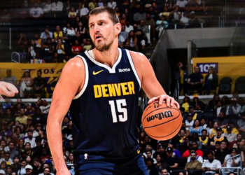 Denver supera 121-106 a Los Lakers