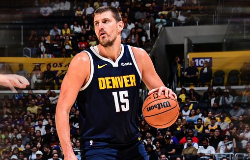 Denver supera 121-106 a Los Lakers