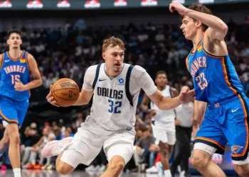 Mavericks vencen al Thunder 120-96 con Cooper Flagg