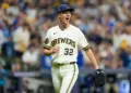Brewers golpean primero y frenan a Dodgers