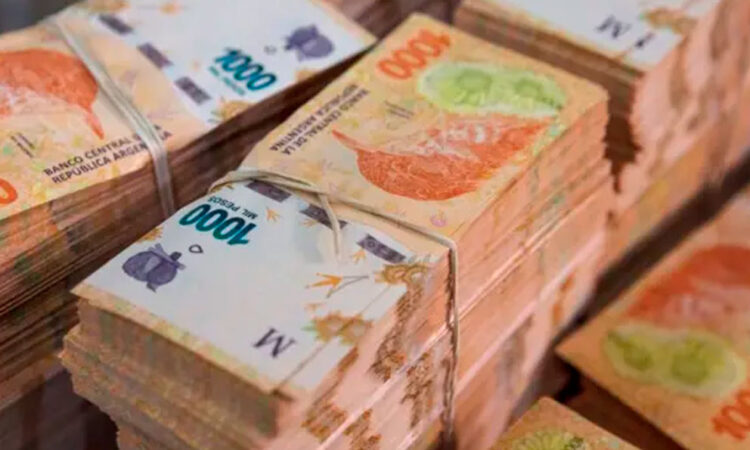 Menos efectivo en Argentina: cae 58% en una década