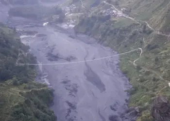Inundación arrasa pueblo en Nepal y deja cinco desaparecidos