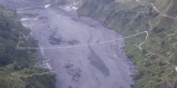 Inundación arrasa pueblo en Nepal y deja cinco desaparecidos