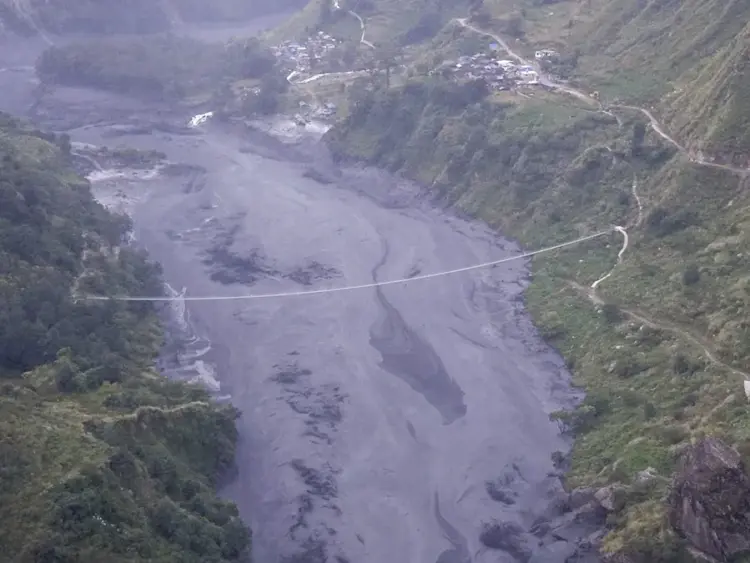 Inundación arrasa pueblo en Nepal y deja cinco desaparecidos