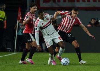 Estudiantes y Flamengo empatan 0-0 en semifinales