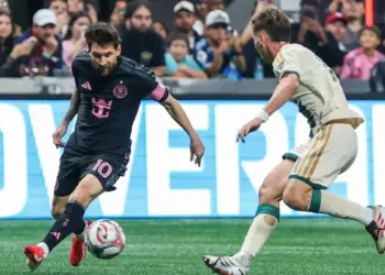 Messi marca doblete y guía al Inter Miami al triunfo