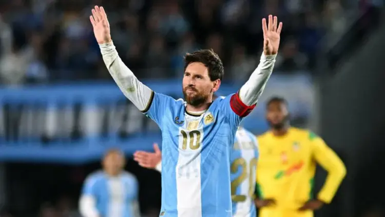 Messi dice adiós con gol en triunfo de Argentina