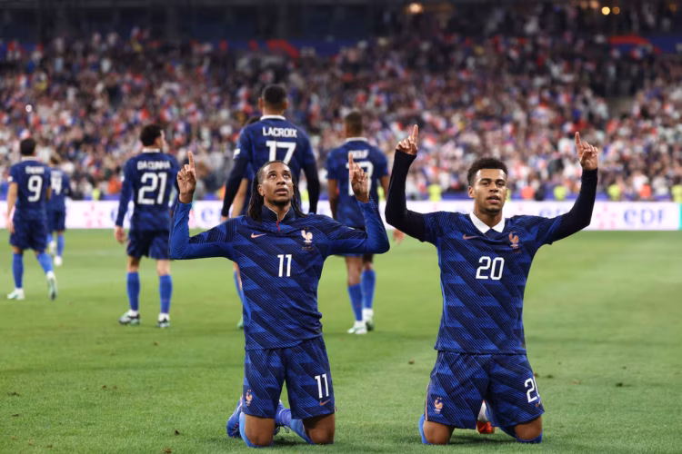 Francia remonta y golea 4-1 a Bélgica