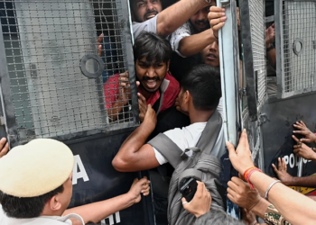 India estalla en protestas por cambios en el padrón electoral