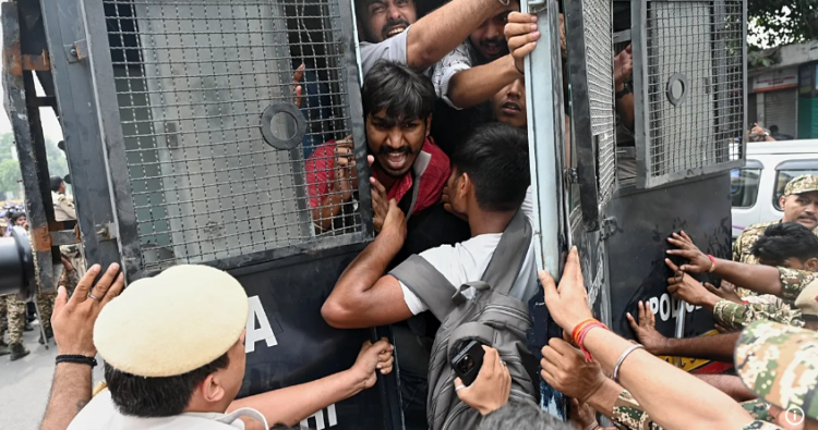India estalla en protestas por cambios en el padrón electoral