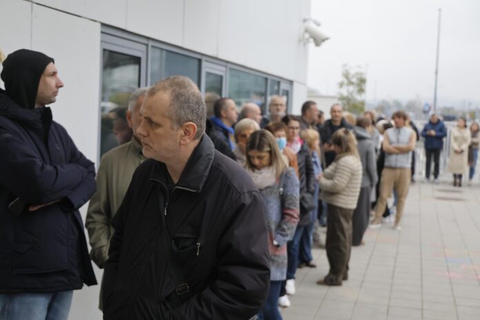Serbia registra alta participación en elecciones legislativas