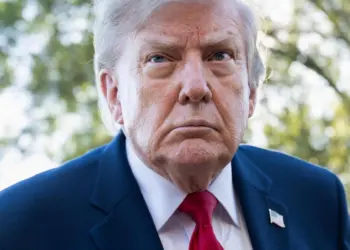 Demanda de Trump contra la BBC enfrenta advertencia judicial