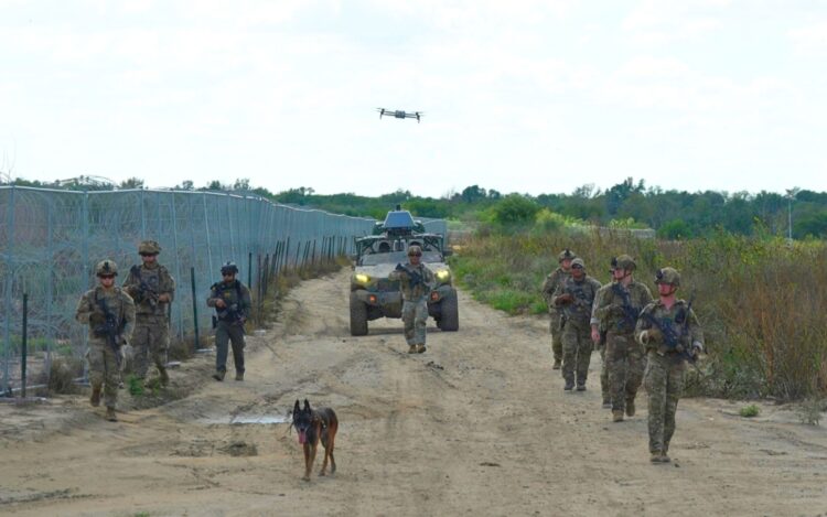 Trump prohíbe vuelos de drones en la frontera con México